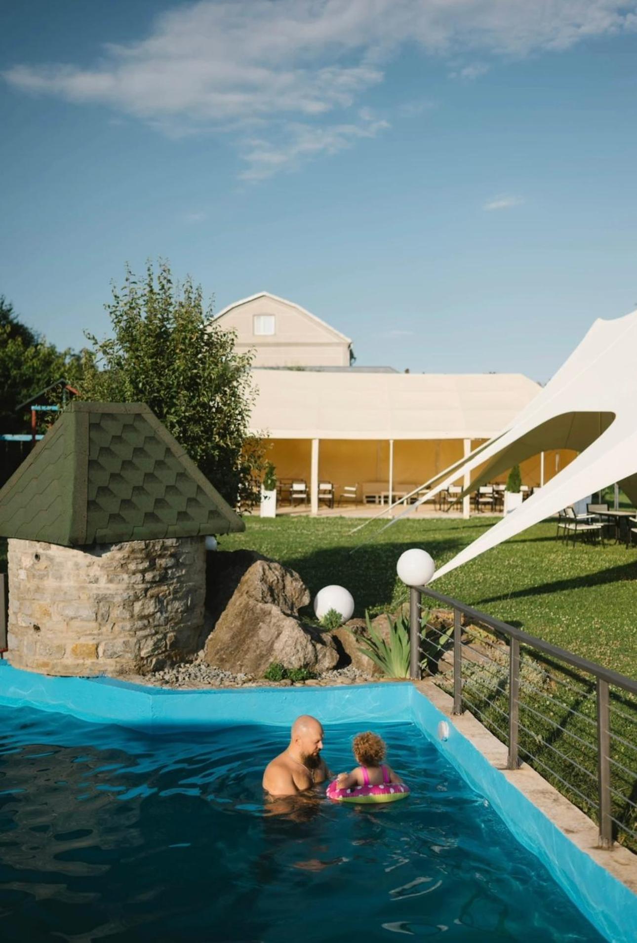 Сottage "Family Estate" Villa Kamianets-Podilskyi Luaran gambar